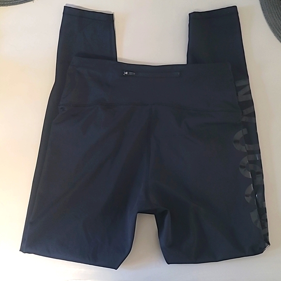 GOOD AMERICAN WORKOUT SET! SIZE TWO IS A MED IN GA - Picture 9 of 16